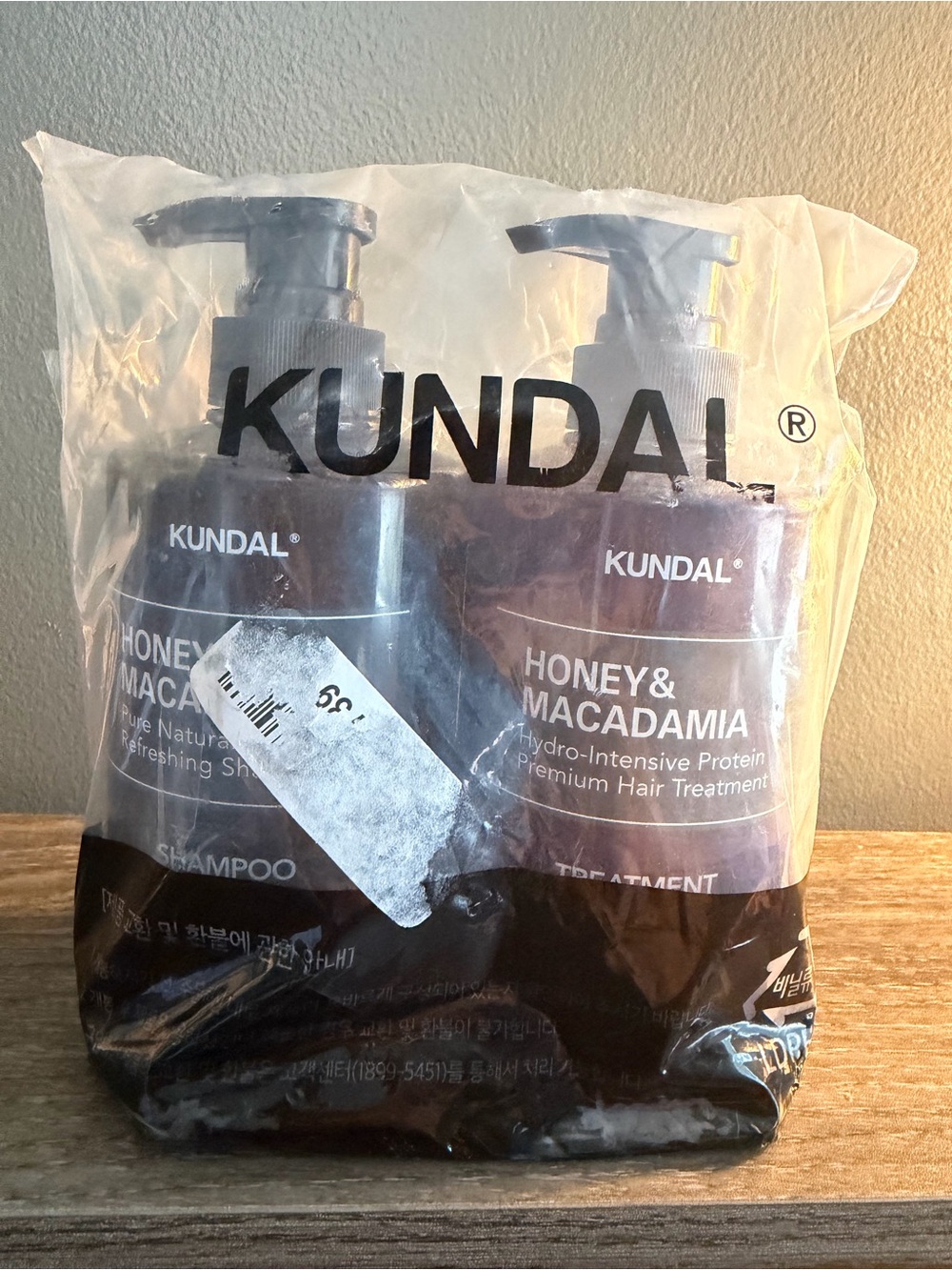 Kundal Honey & Macadamia Shampoo & Treatment Set